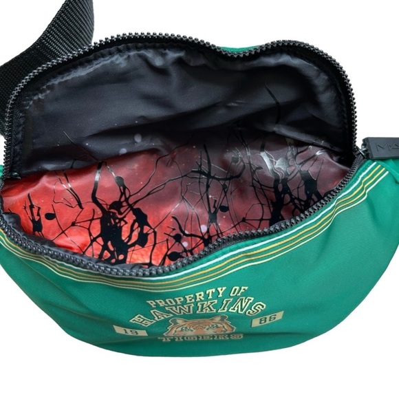 MAC Stranger Things Fanny pack - Picture 4 of 4